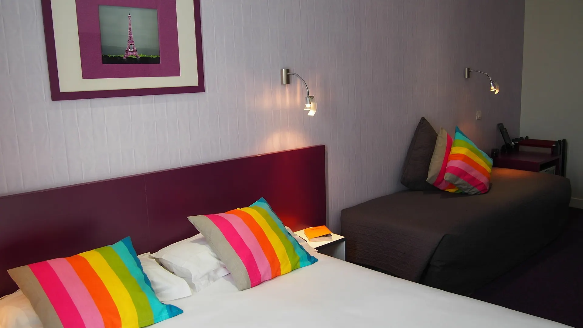 ***  Porte De Versailles Hotel París Francia